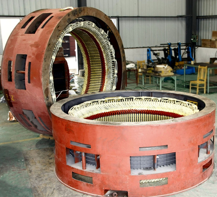 Haute turbine principale de l'eau de Samll HPP dans le générateur hydraulique de roue d'eau de Pelton de tête de la centrale 550m