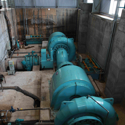 Charge d'eau de 50HZ Francis Hydraulic Turbine 100m automatique sur la grille