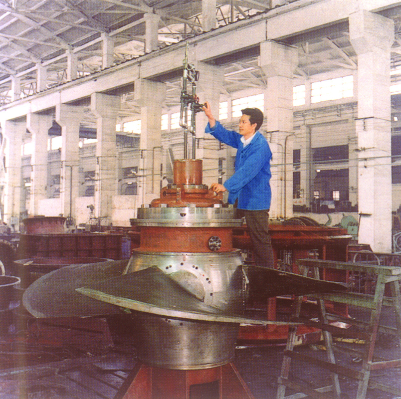 Générateur de 6 à 20 KV Voltage Turbine à eau Type de turbine Turbine verticale Kaplan