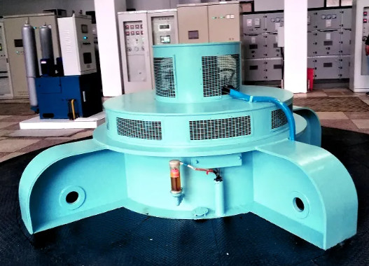 Turbine hydraulique Kaplan à lame fixe avec tension de générateur de 6 à 20 KV et refroidissement à l'huile et à l'eau